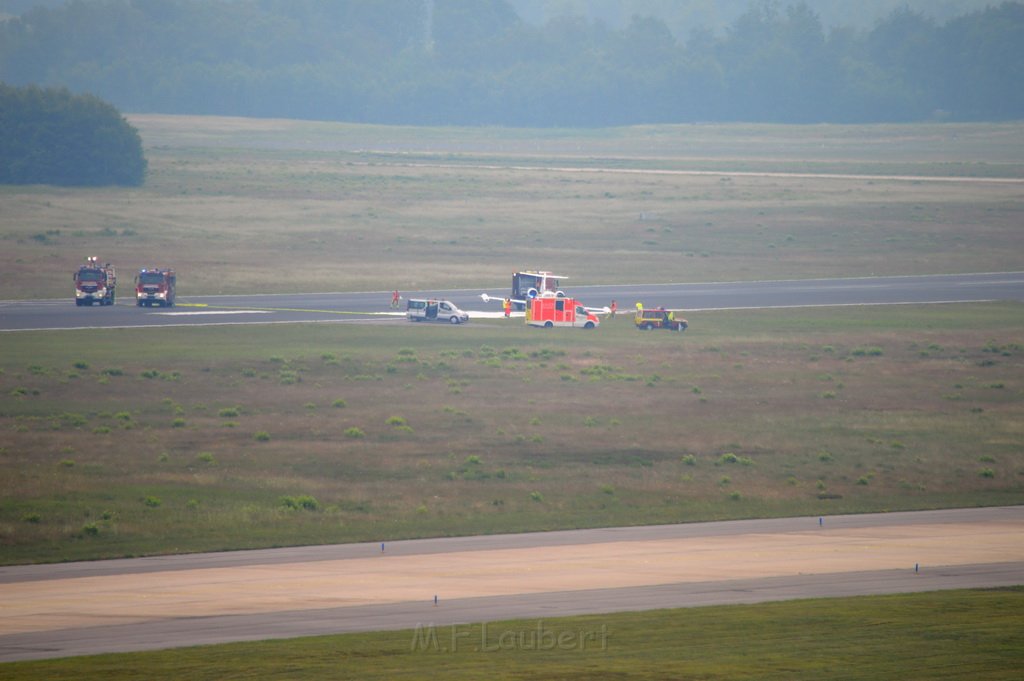 Startabruch Flugzeug Koeln Bonner Flughafen P466.JPG - MIRKO_WOLF